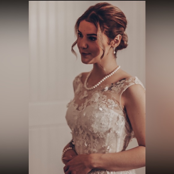 Beautiful Isabelle Armstrong Consuelo Gown size 2 (Altered) in Ivory. - Picture 6 of 9